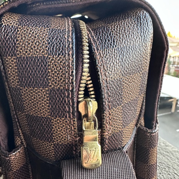Louis Vuitton Naviglio Damier Ebene Luxury Authentic Messenger Bag - Picture 4 of 17